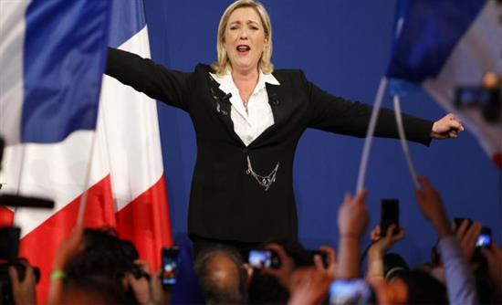 Γαλλία: Πρώτη η Μαρίν Λεπέν σε 45 περιφέρειες